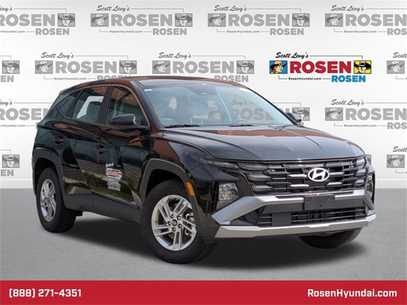 Certified 2025 Hyundai Tucson SE image 1