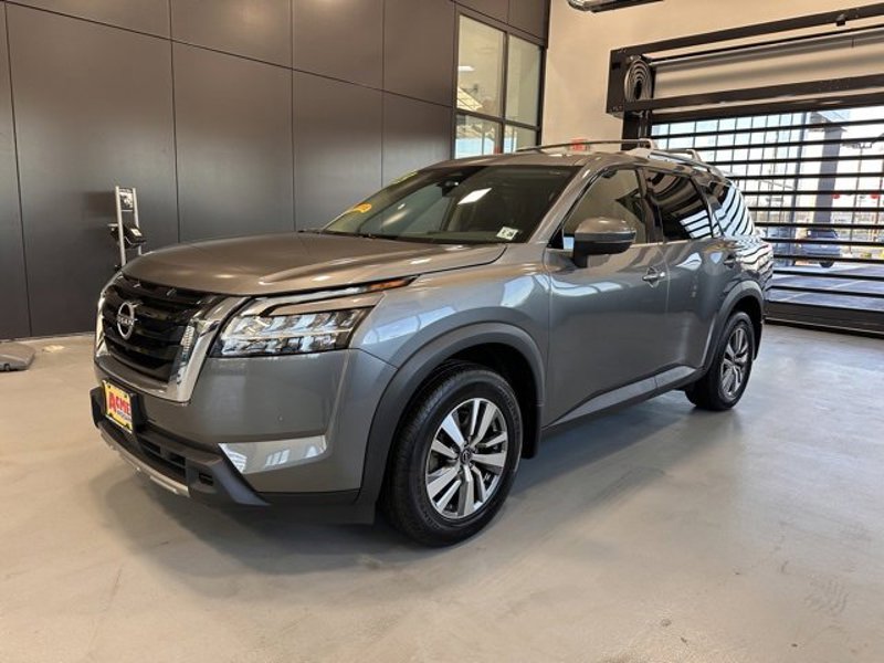 Certified 2023 Nissan Pathfinder SL image 1