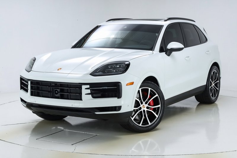 Certified 2025 Porsche Cayenne S image 1