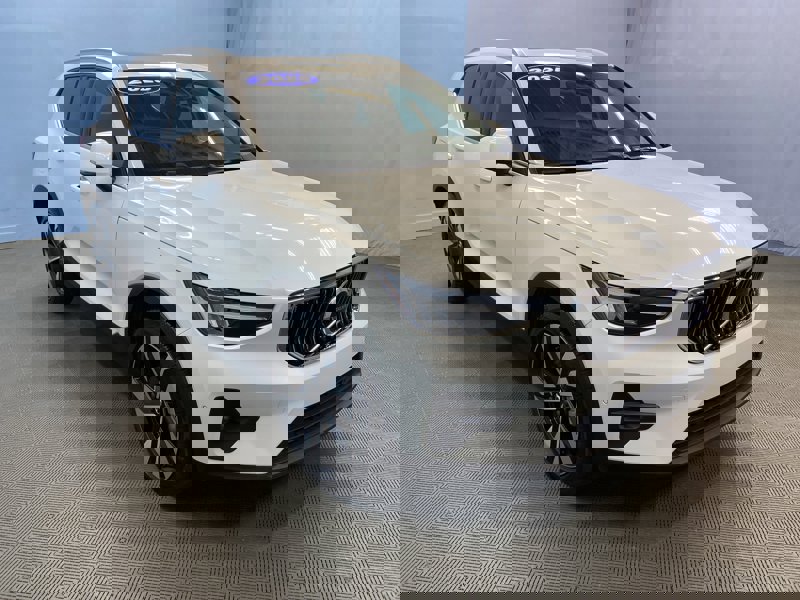 Certified 2025 Volvo XC40 B5 Plus image 1