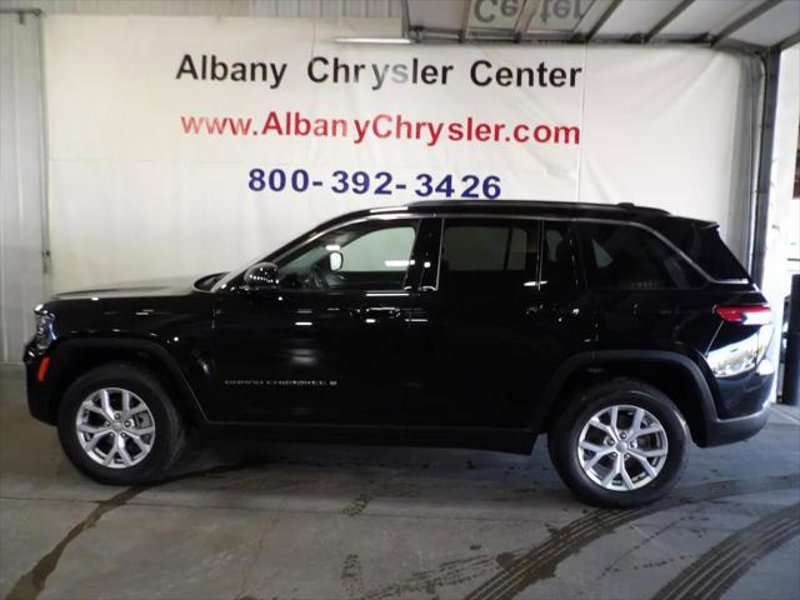 Certified 2022 Jeep Grand Cherokee Limited image 1