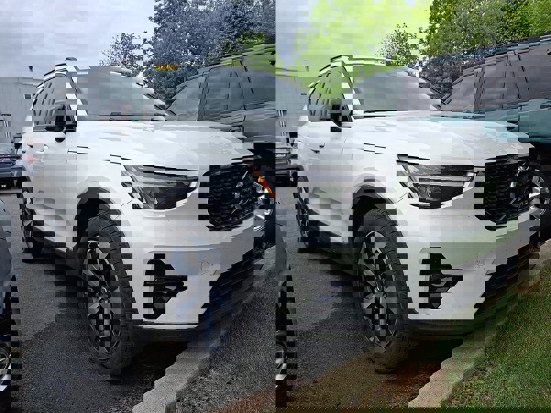 Certified 2023 Volvo XC40 B5 Plus w/ Protection Package Premier image 1