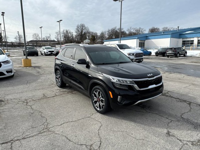 Certified 2022 Kia Seltos SX w/ Sunroof Package image 1