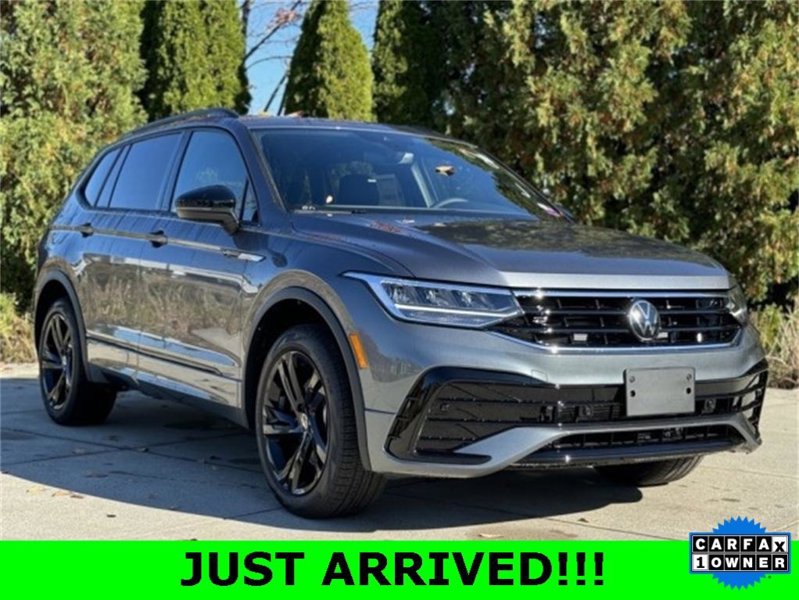 Certified 2022 Volkswagen Tiguan SE R-Line image 1