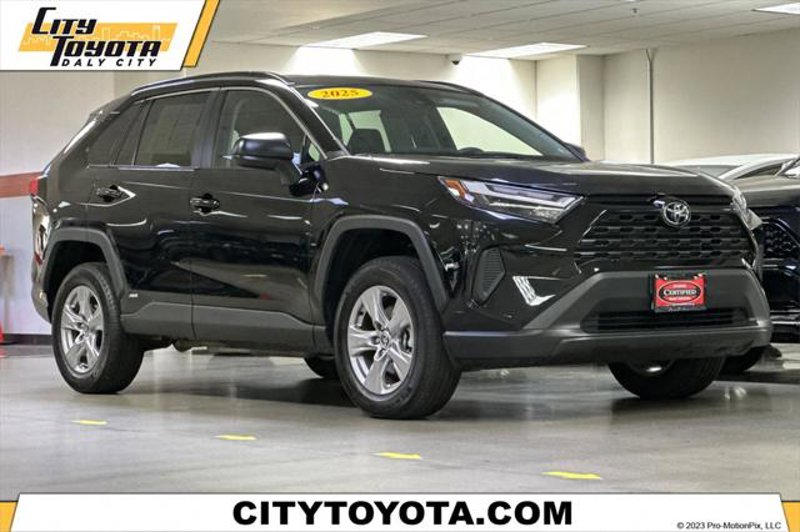 Certified 2025 Toyota RAV4 LE image 1
