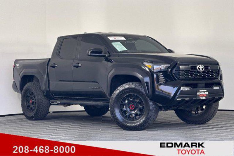 Certified 2024 Toyota Tacoma TRD Off-Road image 1