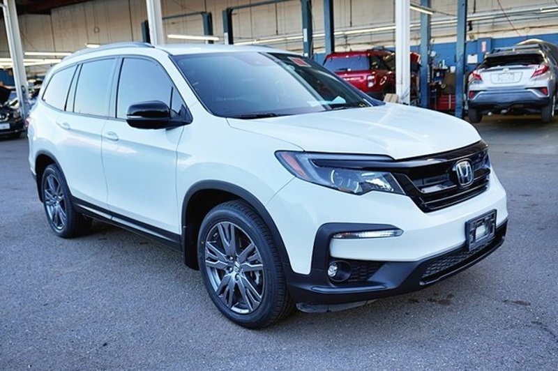 Certified 2022 Honda Pilot Sport image 1