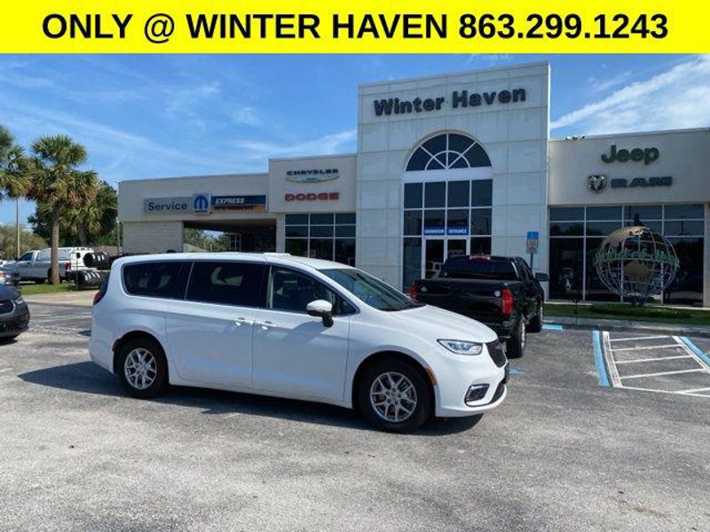 Certified 2023 Chrysler Pacifica Touring-L image 1