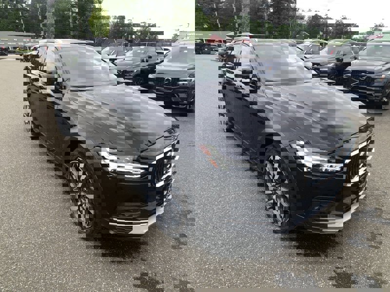 Certified 2023 Volvo V90 B6 Cross Country Ultimate image 1
