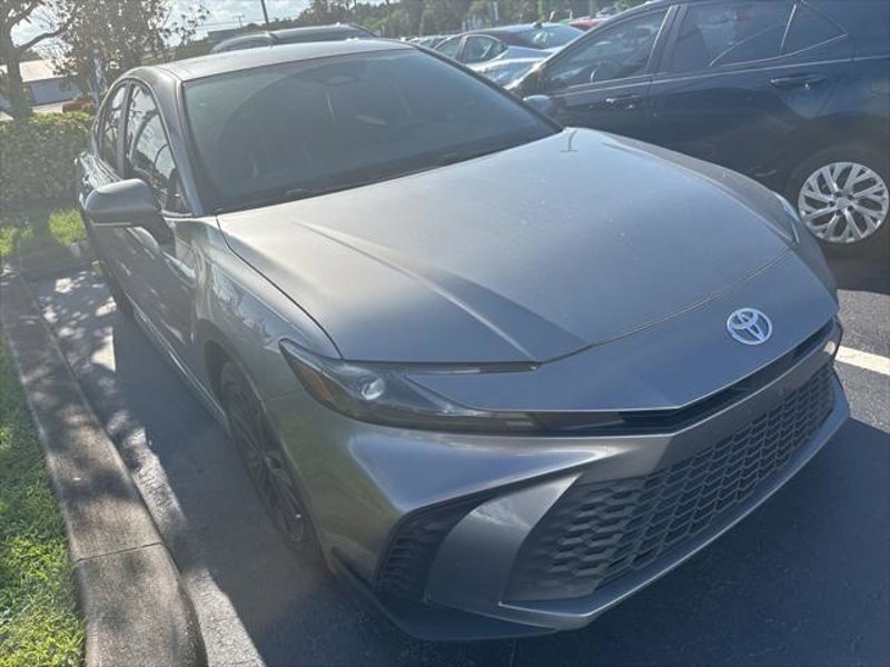 Certified 2025 Toyota Camry SE image 1
