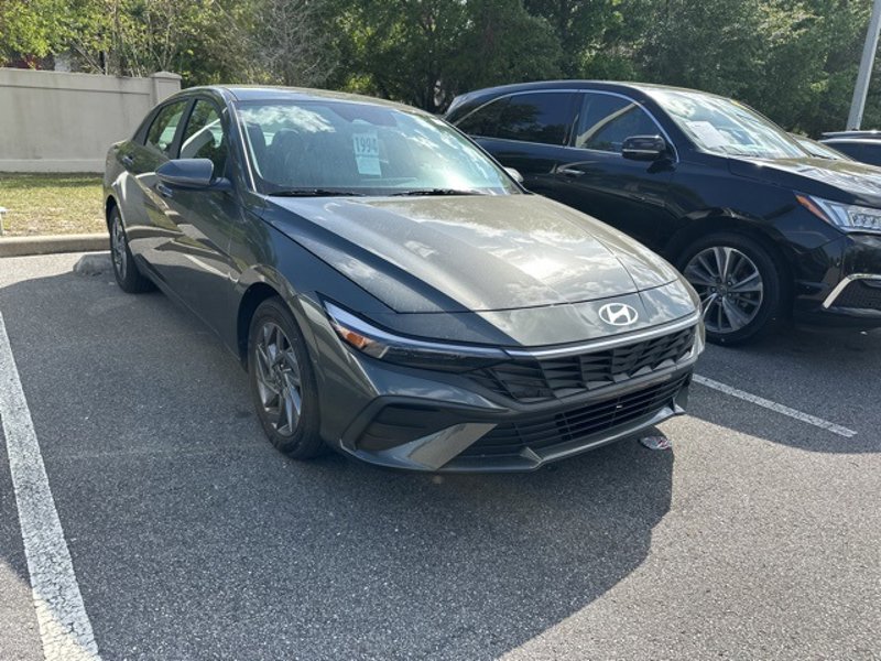 Certified 2024 Hyundai Elantra SEL image 1