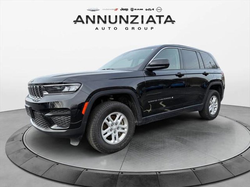 Certified 2023 Jeep Grand Cherokee Laredo image 1