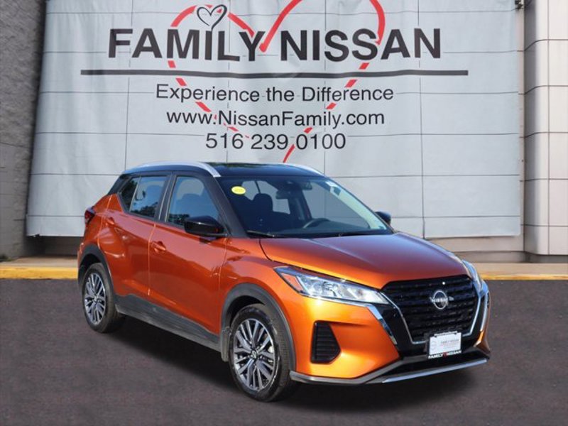Certified 2024 Nissan Kicks SV image 1