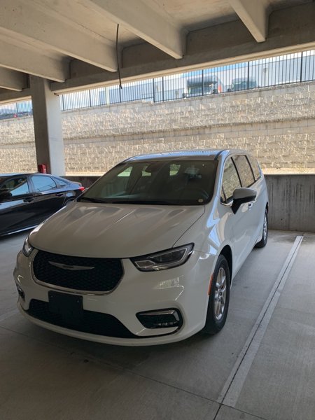 Used 2023 Chrysler Pacifica Touring-L image 1
