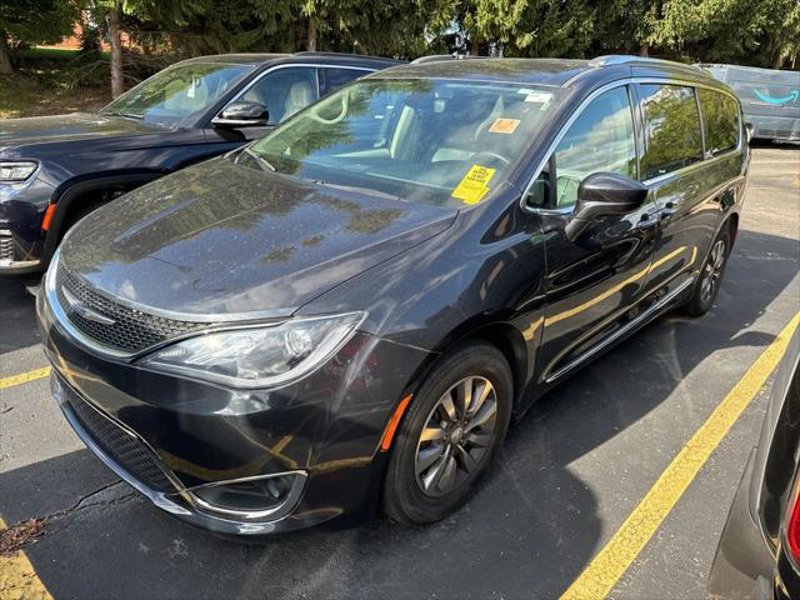 Certified 2020 Chrysler Pacifica Touring-L Plus image 1