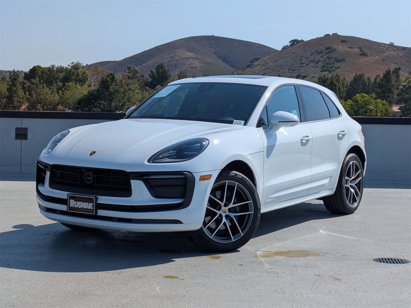 Certified 2025 Porsche Macan image 1