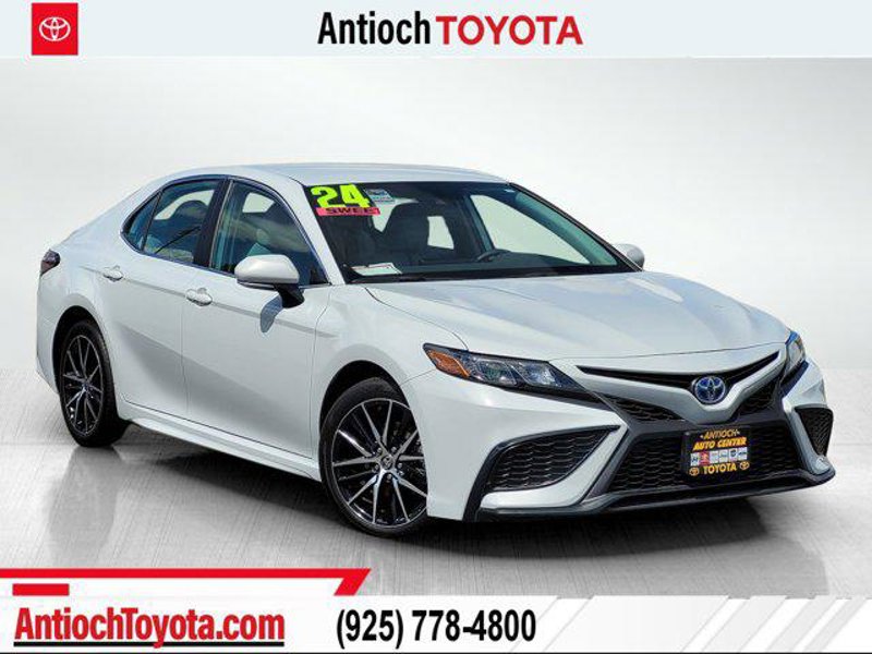 Certified 2024 Toyota Camry SE image 1