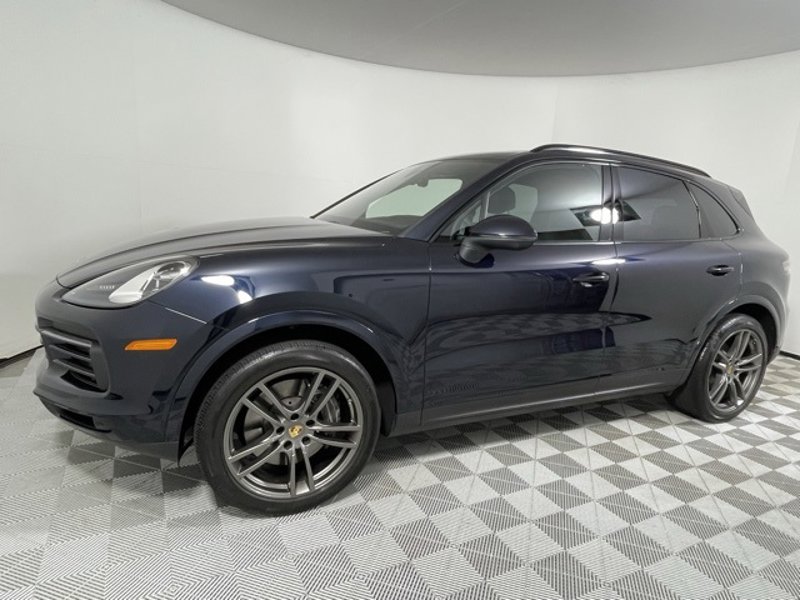 Certified 2023 Porsche Cayenne Platinum Edition image 1