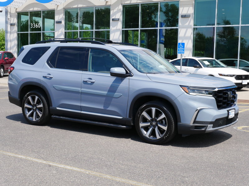 Certified 2025 Honda Pilot Touring image 1
