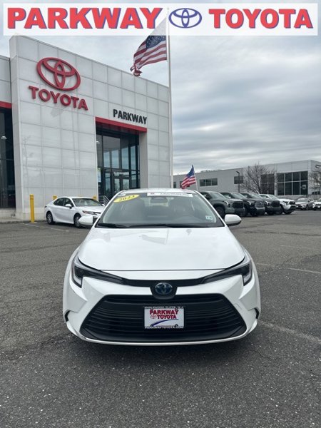 Certified 2023 Toyota Corolla LE image 1