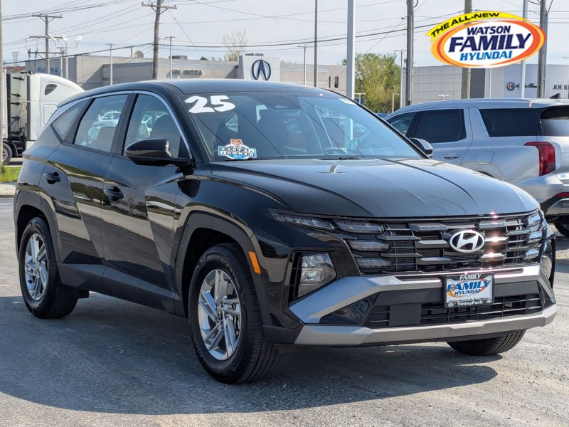 Certified 2025 Hyundai Tucson SE image 1