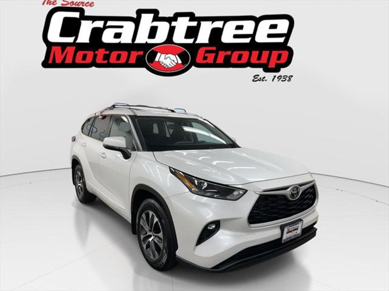 Certified 2022 Toyota Highlander XLE image 1