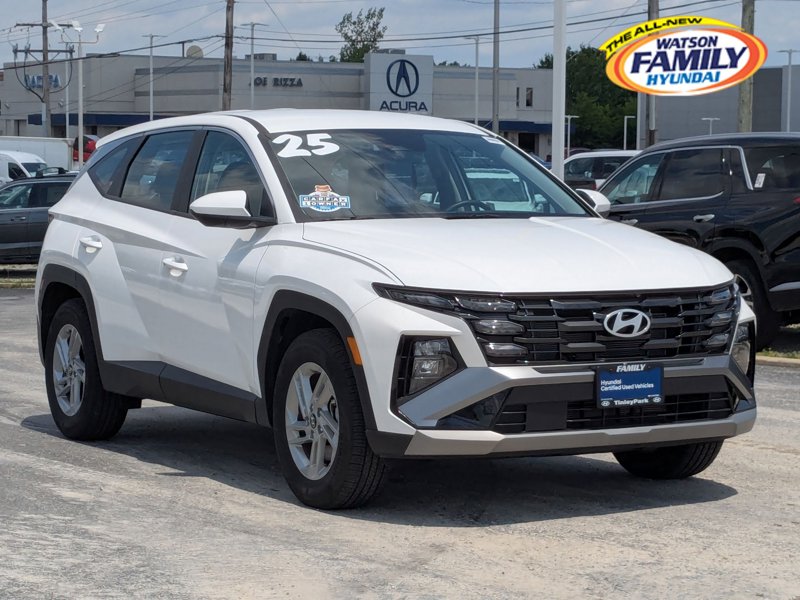 Certified 2025 Hyundai Tucson SE image 1
