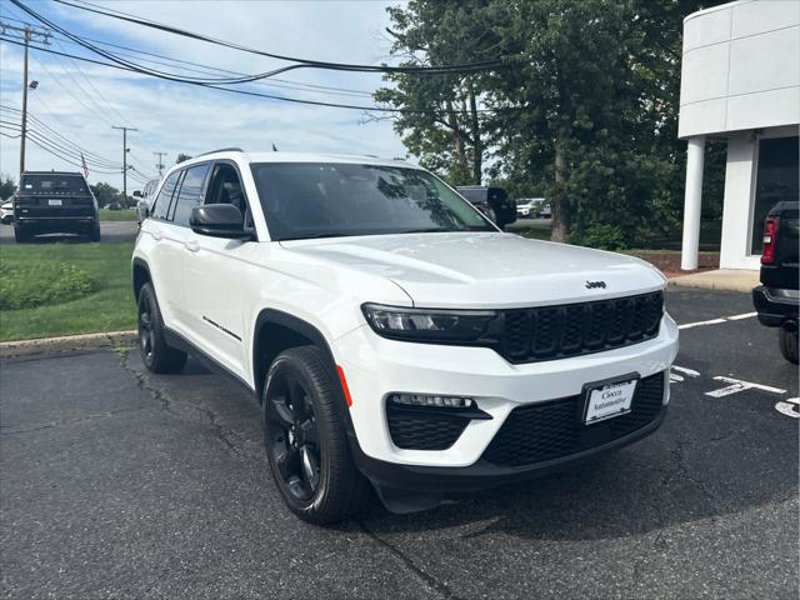 Certified 2023 Jeep Grand Cherokee Limited w/ Black Appearance Package image 1