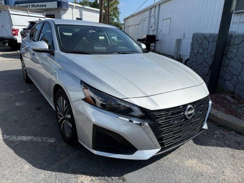 Used 2023 Nissan Altima 2.5 SV image 1