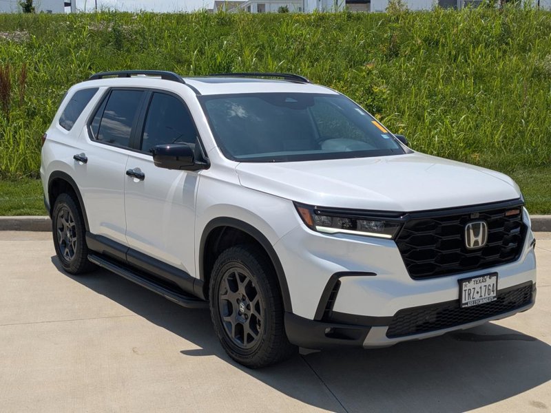 Certified 2024 Honda Pilot TrailSport image 1