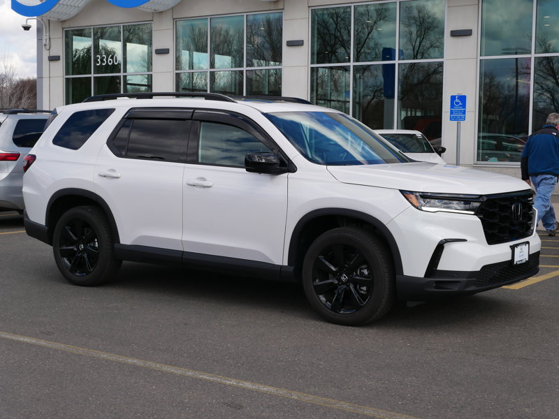 Certified 2025 Honda Pilot Black Edition image 1
