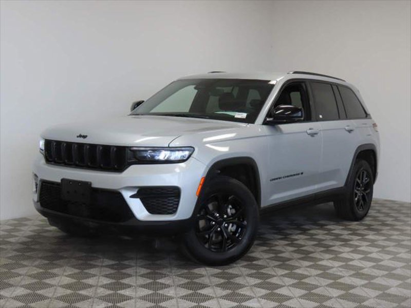 Certified 2024 Jeep Grand Cherokee Altitude image 1