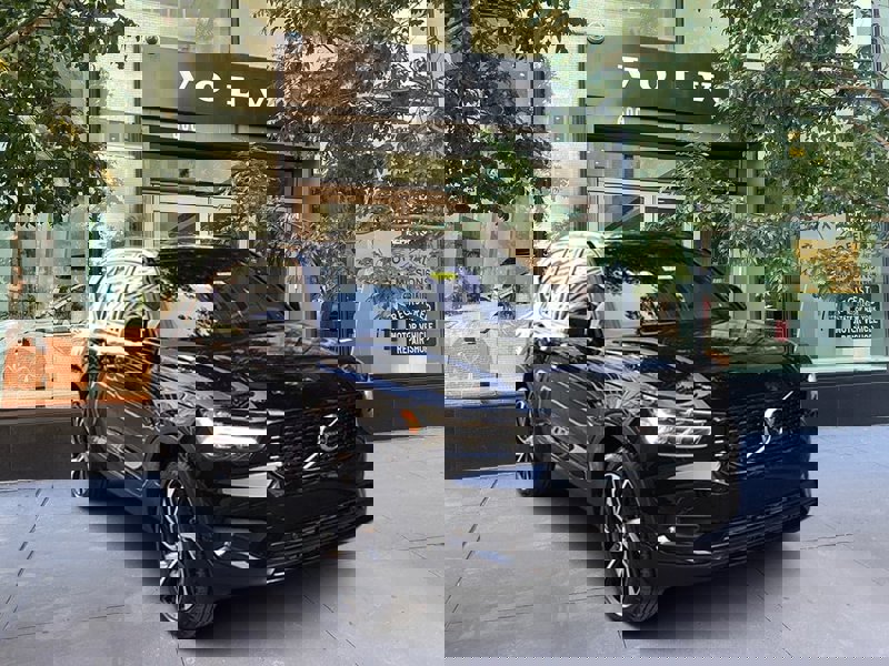 Certified 2022 Volvo XC40 T5 R-Design w/ Advanced Package image 1