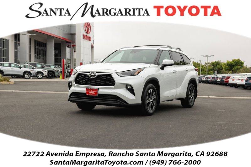 Certified 2022 Toyota Highlander XLE image 1