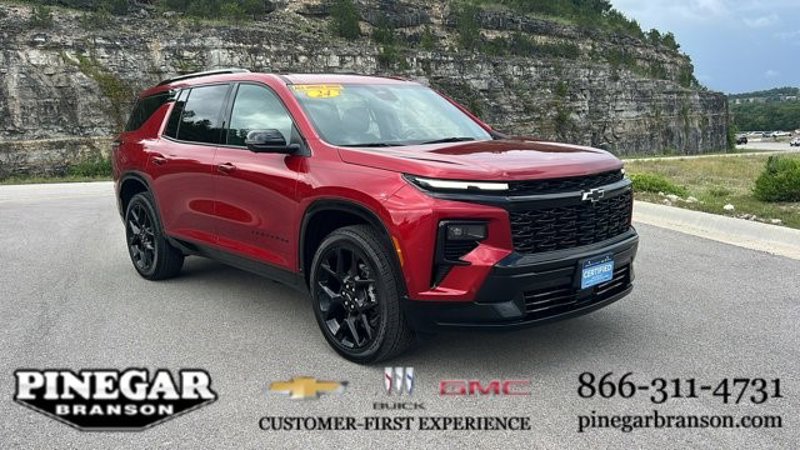 Certified 2024 Chevrolet Traverse RS w/ LPO, Floor Liner Package image 1