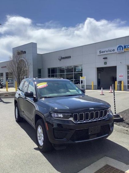 Certified 2023 Jeep Grand Cherokee Laredo image 1