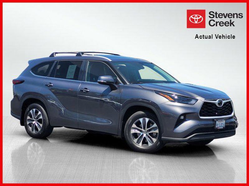 Certified 2024 Toyota Highlander XLE image 1