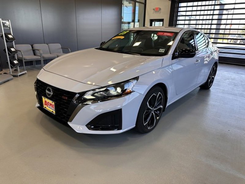Certified 2023 Nissan Altima 2.5 SR image 1
