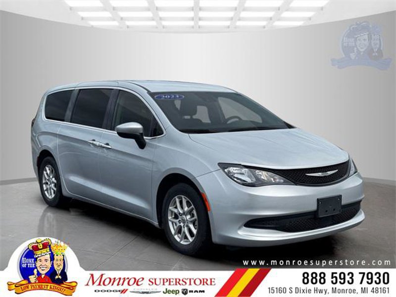 Certified 2023 Chrysler Voyager LX image 1