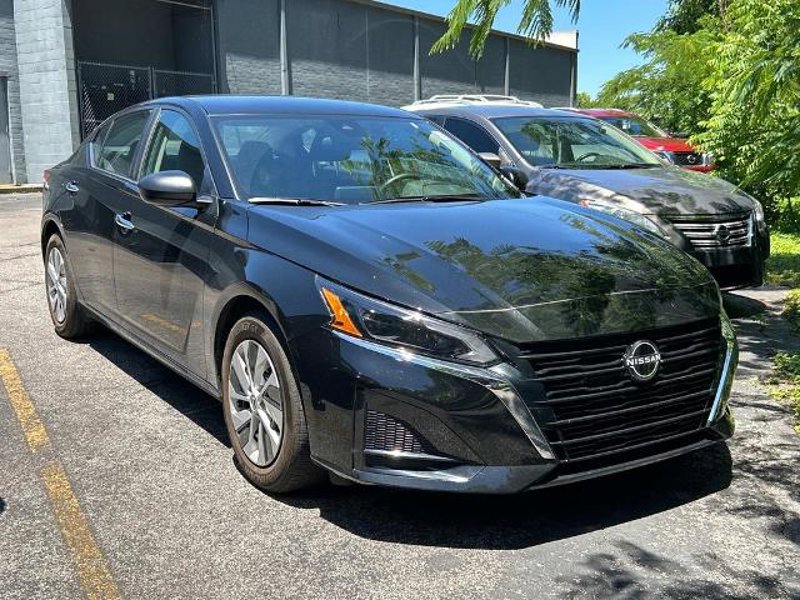 Certified 2025 Nissan Altima 2.5 S image 1