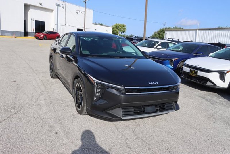Certified 2025 Kia K4 EX image 1