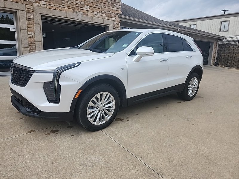 Used 2024 Cadillac XT4 Luxury image 1