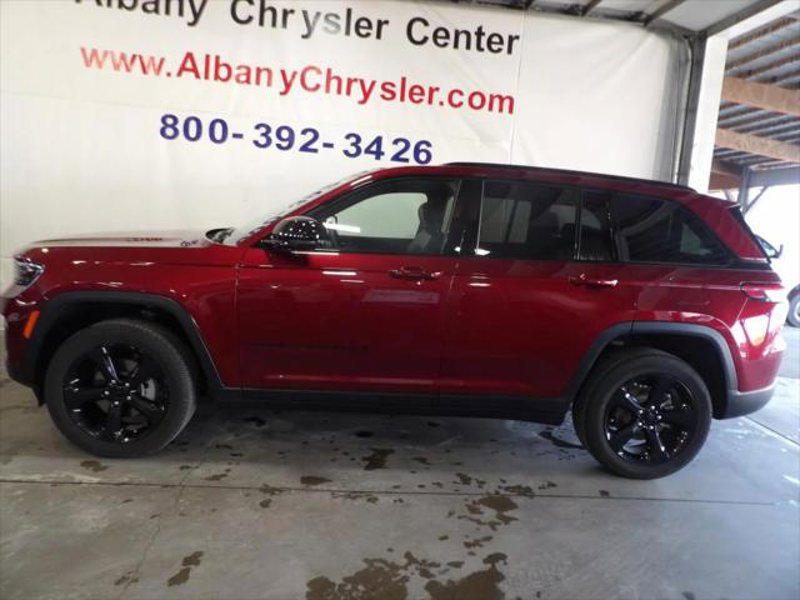 Certified 2023 Jeep Grand Cherokee Altitude image 1