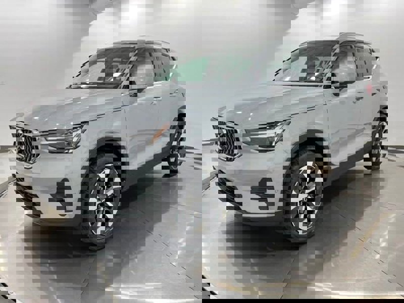 Certified 2025 Volvo XC40 B5 Plus w/ Protection Package Premier image 1