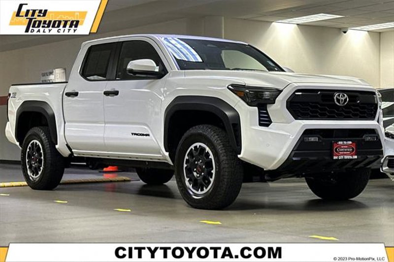 Certified 2025 Toyota Tacoma TRD Off-Road image 1