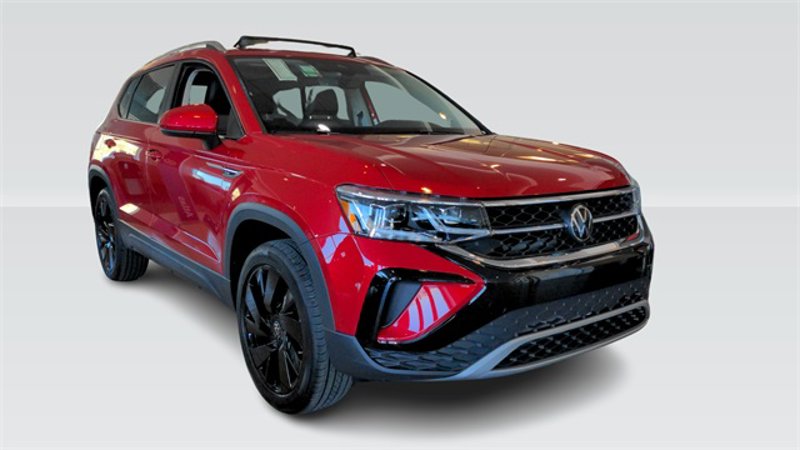Certified 2024 Volkswagen Taos SEL image 1