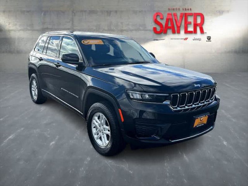 Certified 2023 Jeep Grand Cherokee Laredo image 1