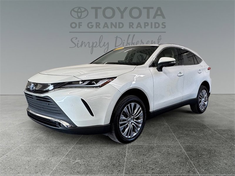 Certified 2022 Toyota Venza XLE image 1
