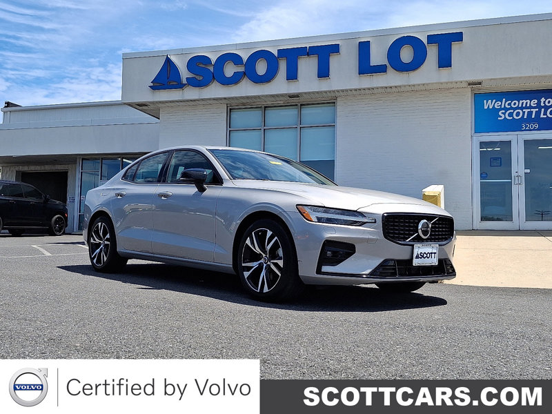 Certified 2025 Volvo S60 B5 Core image 1