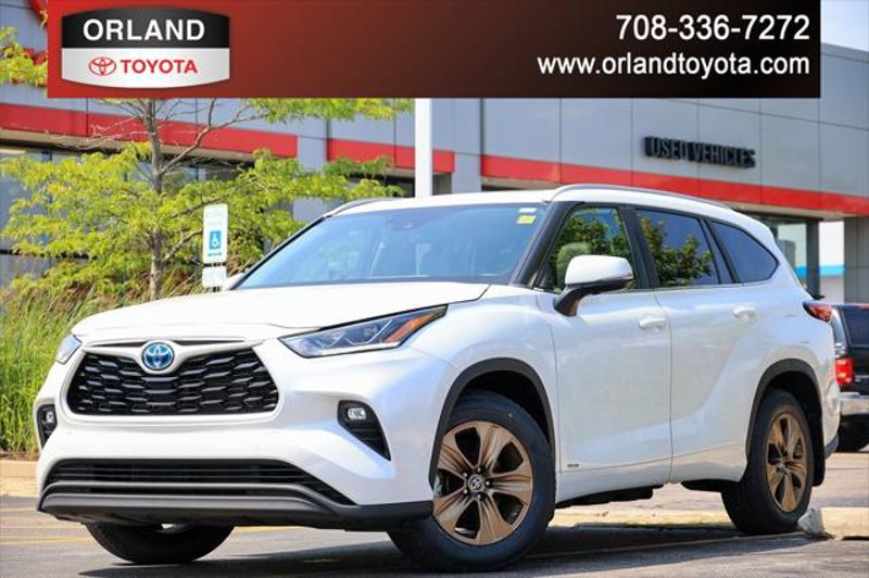 Certified 2023 Toyota Highlander Bronze Edition image 1